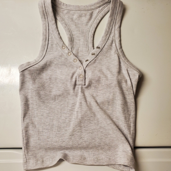 Aerie Outfit Gray Tank And Pink Shorts - Picture 6 of 7